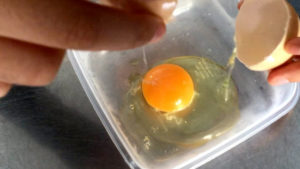 卵を溶く